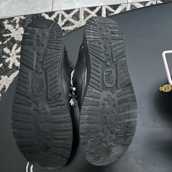 Women’s size 11 Metallic Hey Dudes - Picture 2 of 3